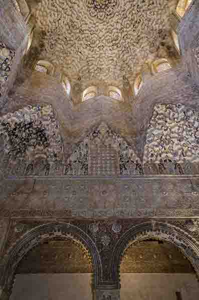Granada 061 - La Alhambra - palacios Nazaries - Sala de Abencerrajes.jpg